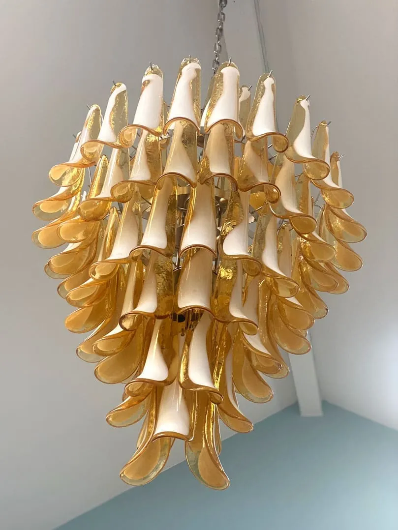 Murano ljuskrona – 75 kronblad – Karamell Krom blank