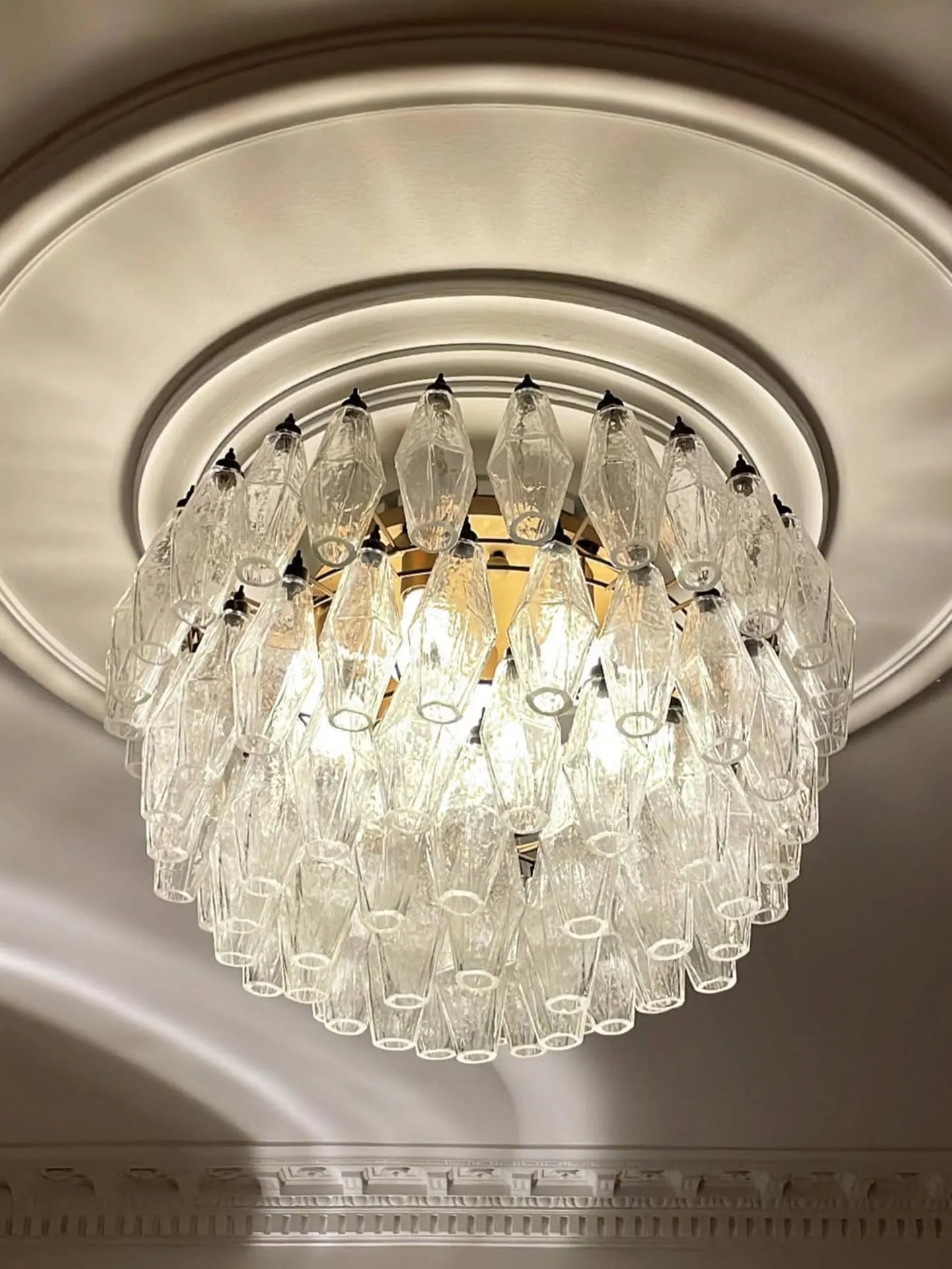 Murano ljuskrona – Poliedri – 84 glas – Klar Matt guld utan patina